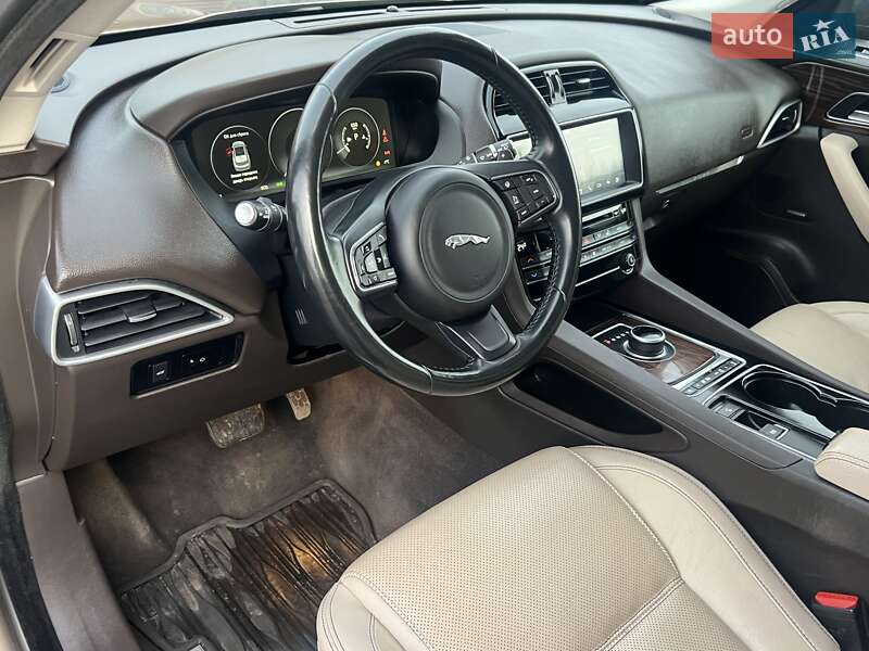 Внедорожник / Кроссовер Jaguar F-Pace 2016 в Киеве фото 38 Внедорожник / Кроссовер Jaguar F-Pace 2016 в Киеве