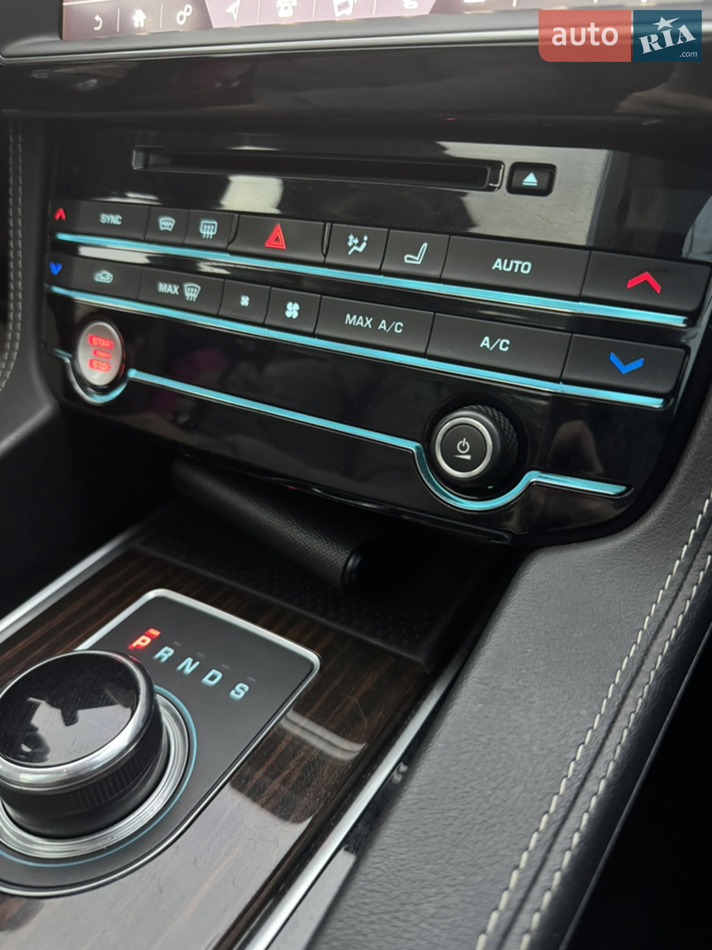 2016 Jaguar F-Pace - мініатюра 14
