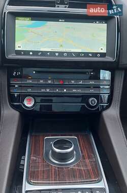 Позашляховик / Кросовер Jaguar F-Pace 2016 в 