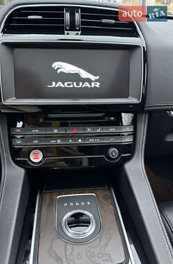 Позашляховик / Кросовер Jaguar F-Pace 2016 в 