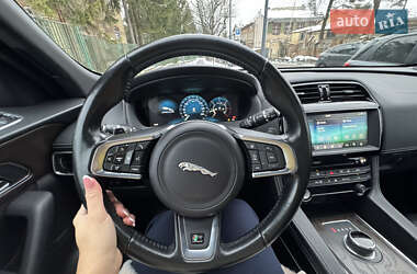 Позашляховик / Кросовер Jaguar F-Pace 2016 в 