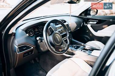 Внедорожник / Кроссовер Jaguar F-Pace 2020 в 