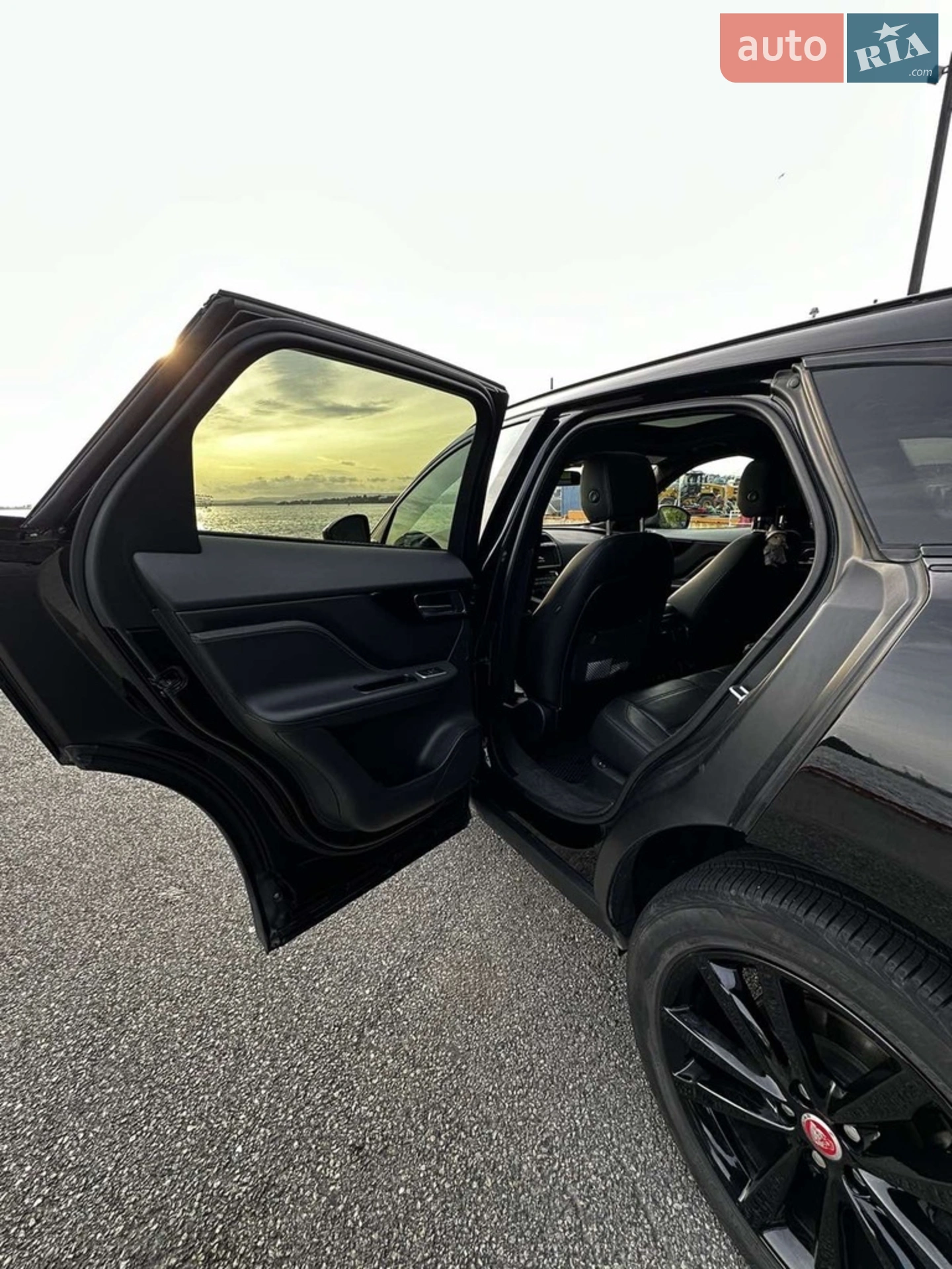 2016 Jaguar F-Pace - мініатюра 31