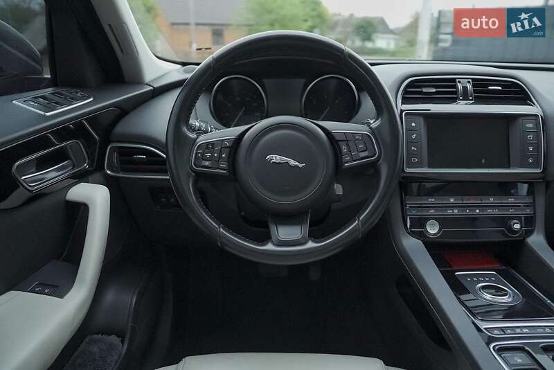 Позашляховик / Кросовер Jaguar F-Pace 2016 в Любомлі