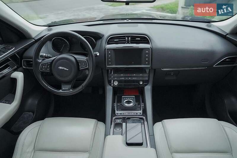Позашляховик / Кросовер Jaguar F-Pace 2016 в Любомлі