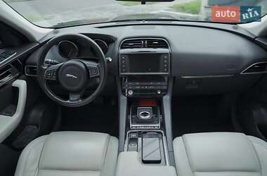Внедорожник / Кроссовер Jaguar F-Pace 2016 в 
