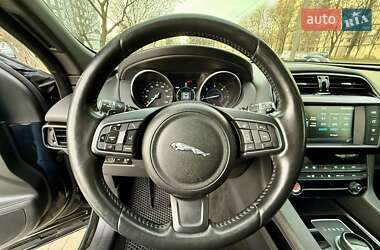 Внедорожник / Кроссовер Jaguar F-Pace 2016 в 