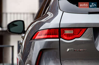 Позашляховик / Кросовер Jaguar F-Pace 2019 в 