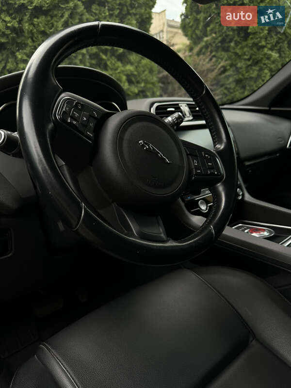Внедорожник / Кроссовер Jaguar F-Pace 2016 в Ивано-Франковске
