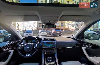 Позашляховик / Кросовер Jaguar F-Pace 2017 в 