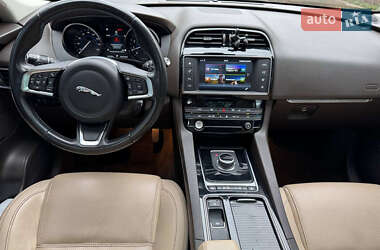 Внедорожник / Кроссовер Jaguar F-Pace 2017 в 