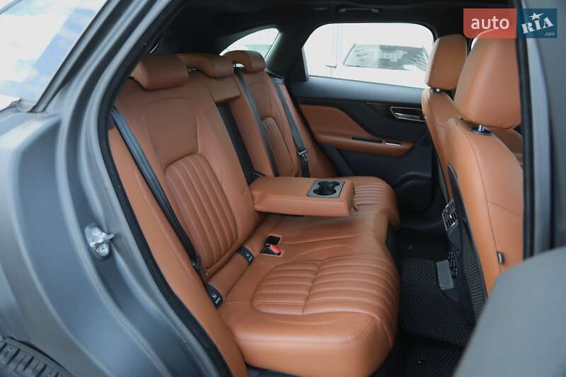 Позашляховик / Кросовер Jaguar F-Pace 2015 в Харкові