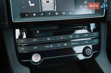 Внедорожник / Кроссовер Jaguar F-Pace 2015 в 