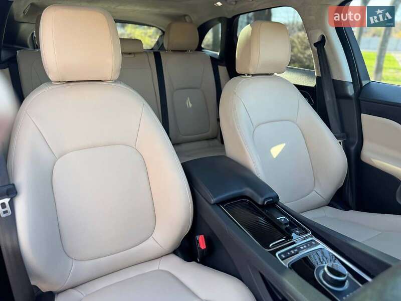 Внедорожник / Кроссовер Jaguar F-Pace 2018 в Киеве