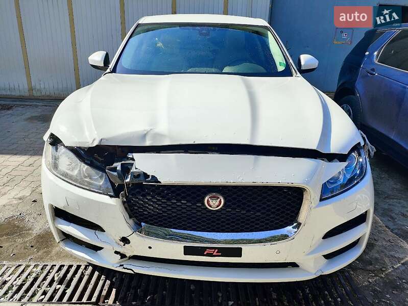Jaguar F-Pace 2016