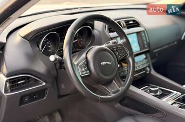 Позашляховик / Кросовер Jaguar F-Pace 2017 в 