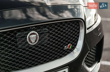 Внедорожник / Кроссовер Jaguar F-Pace 2019 в 