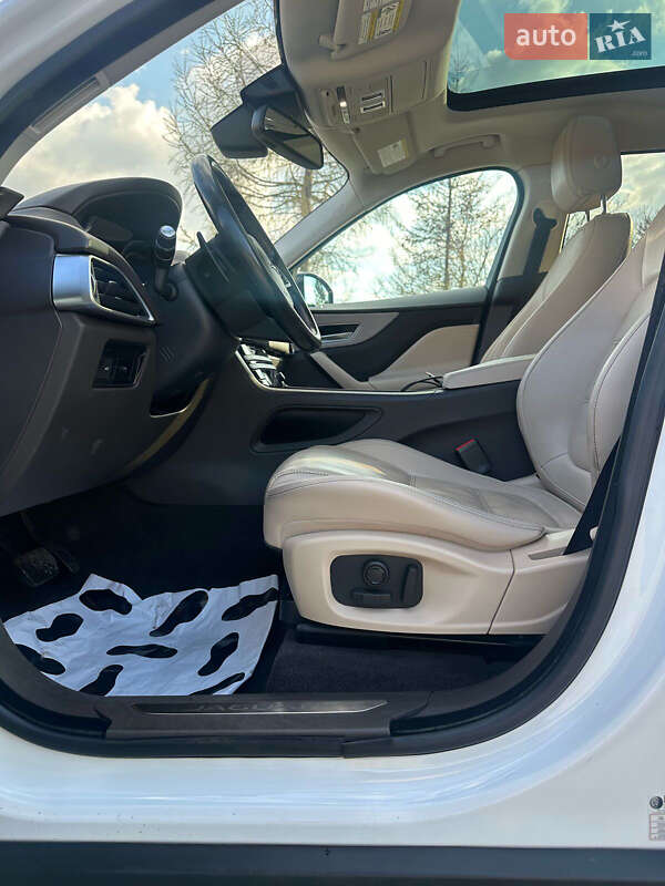 Внедорожник / Кроссовер Jaguar F-Pace 2016 в Киеве