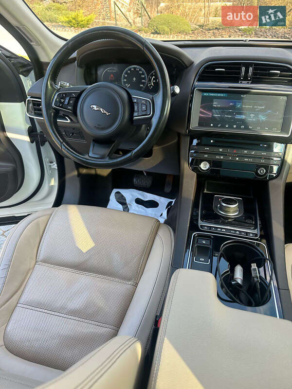 Внедорожник / Кроссовер Jaguar F-Pace 2016 в Киеве