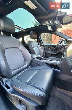 Позашляховик / Кросовер Jaguar F-Pace 2017 в 