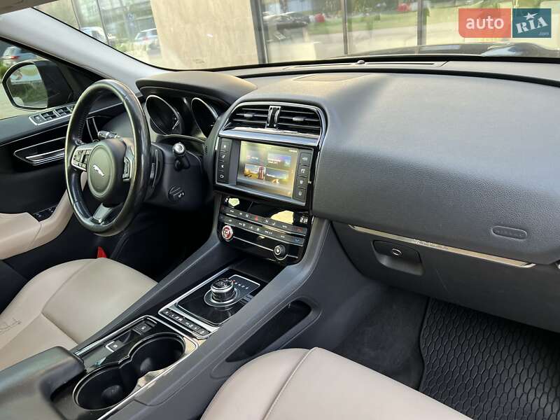 Внедорожник / Кроссовер Jaguar F-Pace 2016 в Ужгороде