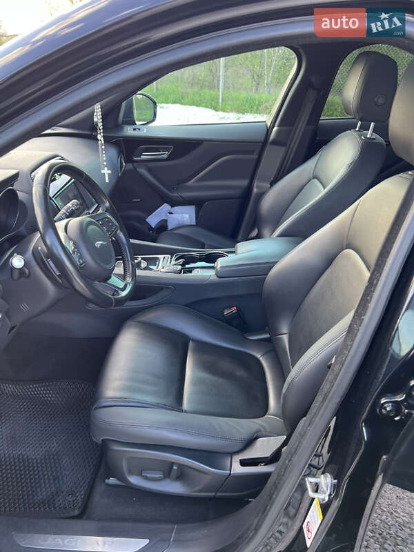 Позашляховик / Кросовер Jaguar F-Pace 2016 в Івано-Франківську