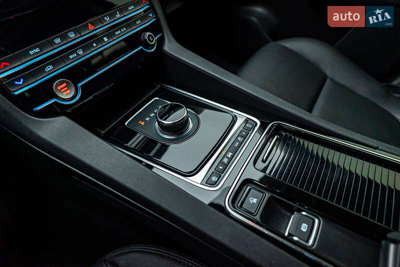 Позашляховик / Кросовер Jaguar F-Pace 2019 в Києві