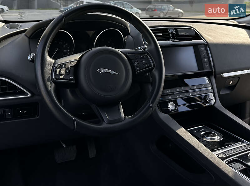 Внедорожник / Кроссовер Jaguar F-Pace 2016 в Черкассах