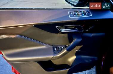 Позашляховик / Кросовер Jaguar F-Pace 2017 в 