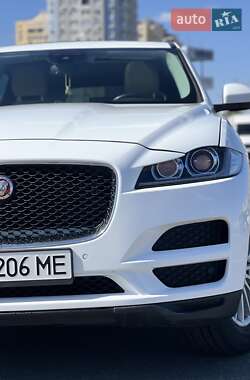 Внедорожник / Кроссовер Jaguar F-Pace 2017 в 