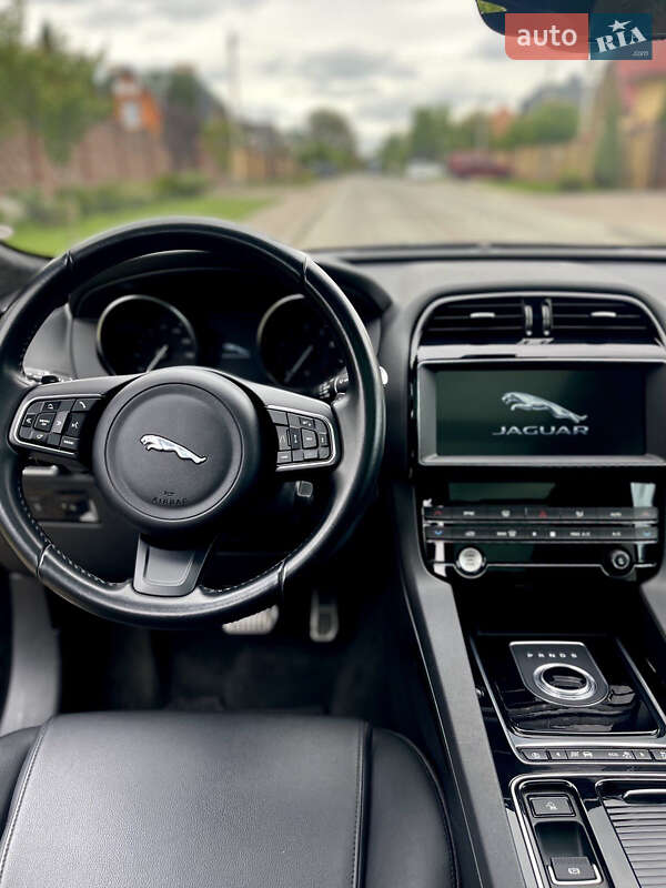 Внедорожник / Кроссовер Jaguar F-Pace 2019 в Луцке