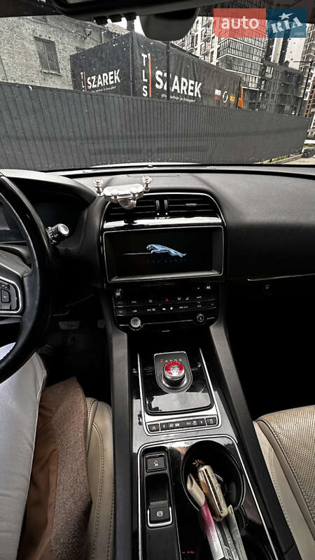 Позашляховик / Кросовер Jaguar F-Pace 2016 в Львові фото 17 Позашляховик / Кросовер Jaguar F-Pace 2016 в Львові