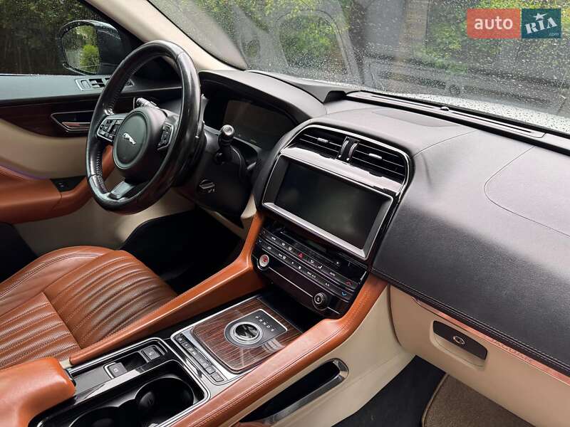 Внедорожник / Кроссовер Jaguar F-Pace 2016 в Киеве