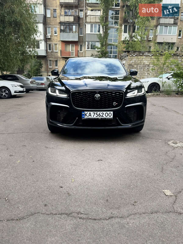 Внедорожник / Кроссовер Jaguar F-Pace 2021 в 