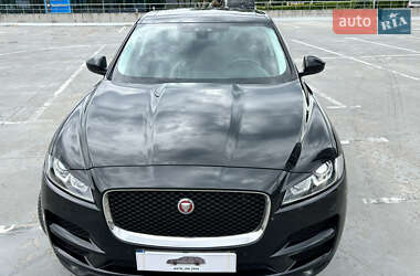 Внедорожник / Кроссовер Jaguar F-Pace 2016 в 