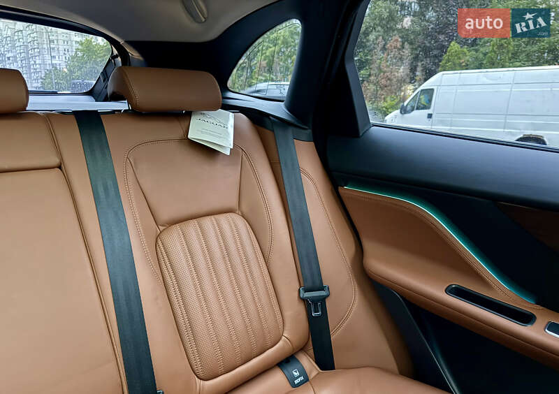 Позашляховик / Кросовер Jaguar F-Pace 2017 в Києві