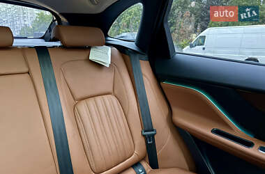 Внедорожник / Кроссовер Jaguar F-Pace 2017 в 