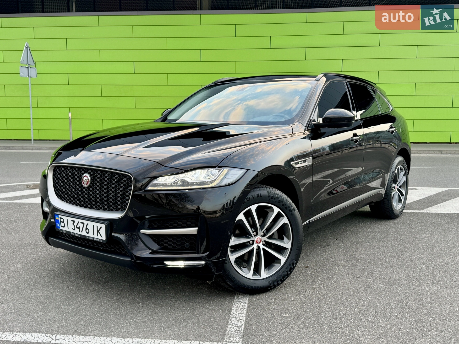2019 Jaguar F-Pace - мініатюра 2