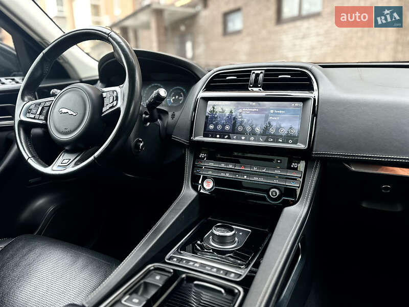 Позашляховик / Кросовер Jaguar F-Pace 2016 в Житомирі