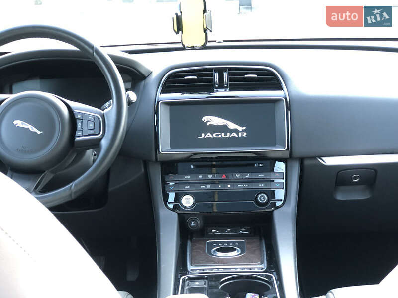 Позашляховик / Кросовер Jaguar F-Pace 2016 в Києві