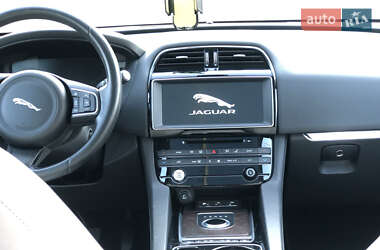 Позашляховик / Кросовер Jaguar F-Pace 2016 в 