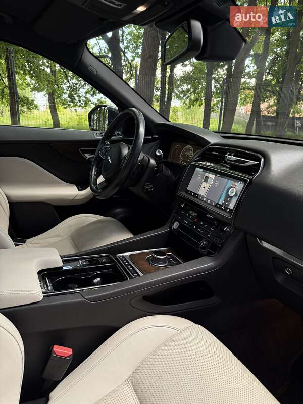 Внедорожник / Кроссовер Jaguar F-Pace 2016 в Чернигове