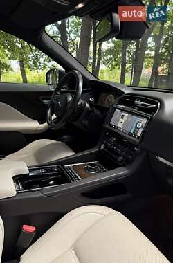 Позашляховик / Кросовер Jaguar F-Pace 2016 в 