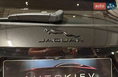 Внедорожник / Кроссовер Jaguar F-Pace 2021 в 