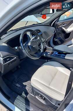 Позашляховик / Кросовер Jaguar F-Pace 2016 в 