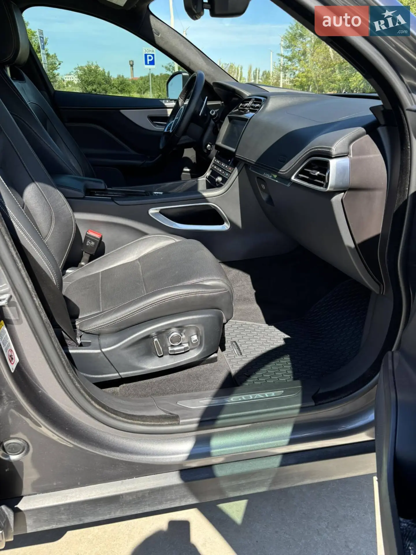 2019 Jaguar F-Pace - мініатюра 11