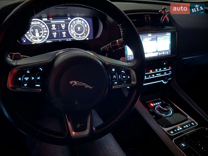 Позашляховик / Кросовер Jaguar F-Pace 2019 в Дніпрі