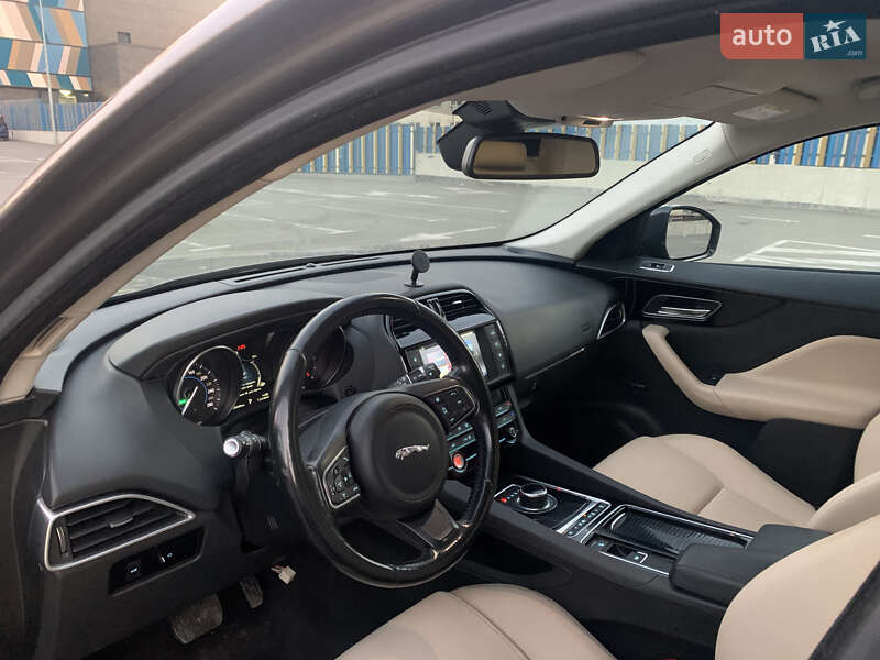 Позашляховик / Кросовер Jaguar F-Pace 2016 в Києві