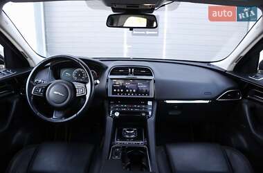 Внедорожник / Кроссовер Jaguar F-Pace 2016 в 
