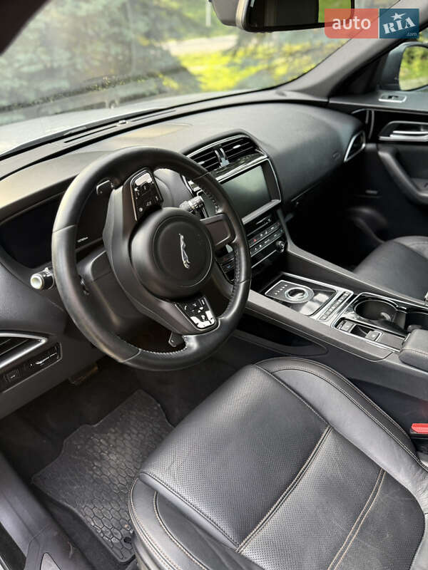 Внедорожник / Кроссовер Jaguar F-Pace 2016 в Тернополе